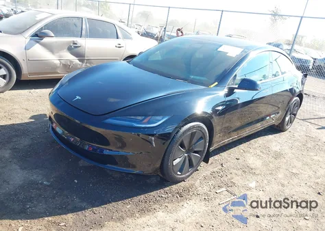 2025 Tesla Model 3 Long Range All-Wheel Drive z USA, uszkodzony, nr VIN 5YJ3E1EB4SF053030